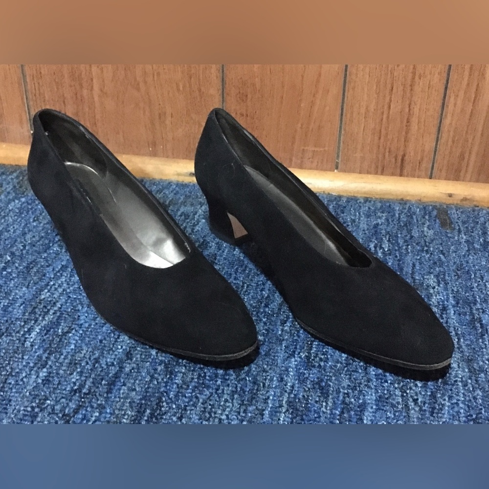 EUC Vintage Vaneli Made in Italy Madelon Suede Kitten Heel Pumps